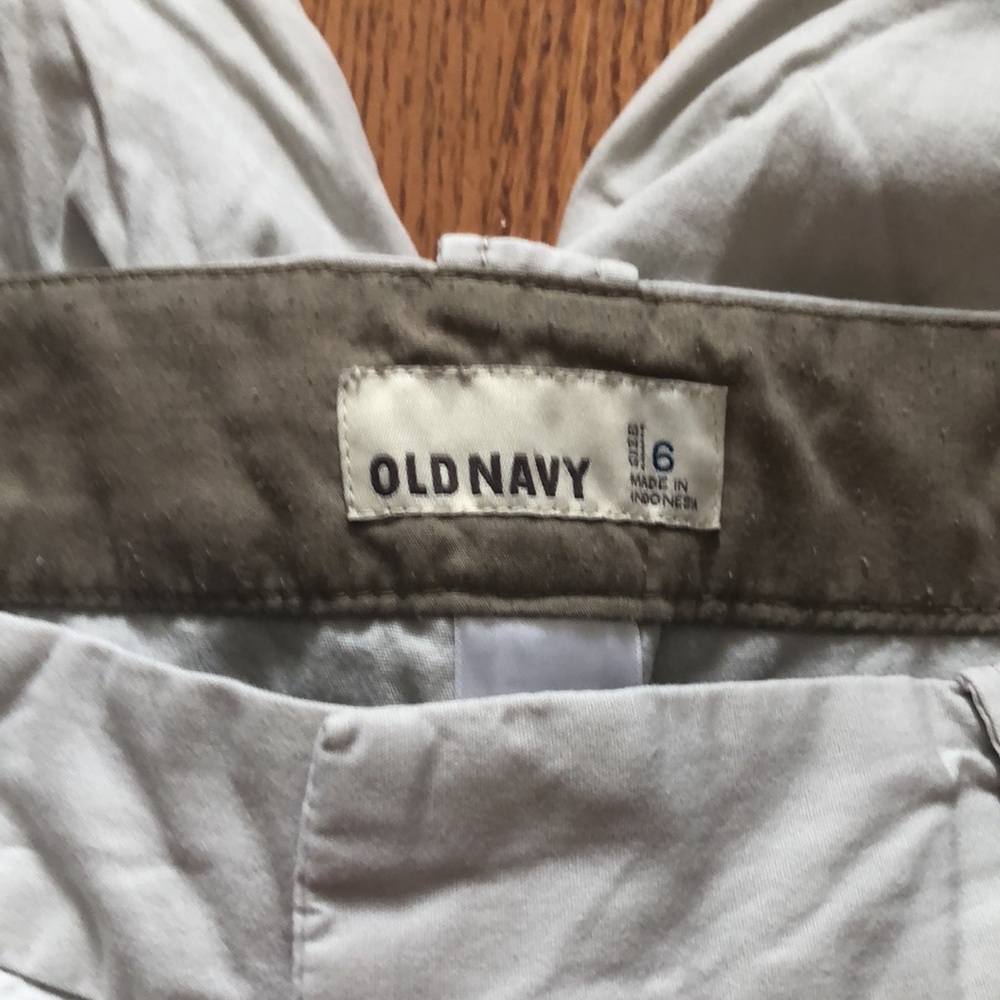 Old navy shorts - Picture 3 of 3